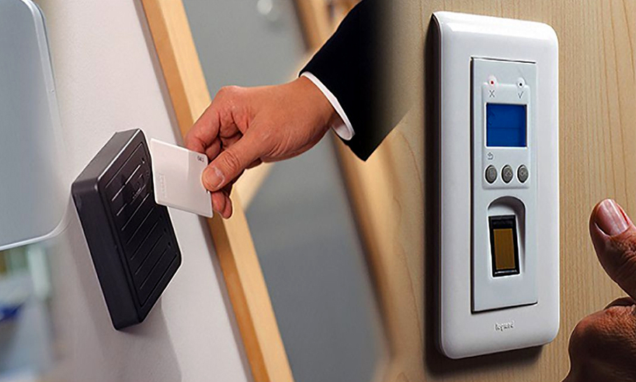 <span style="font-weight: bold;">Контроль доступа</span><br>